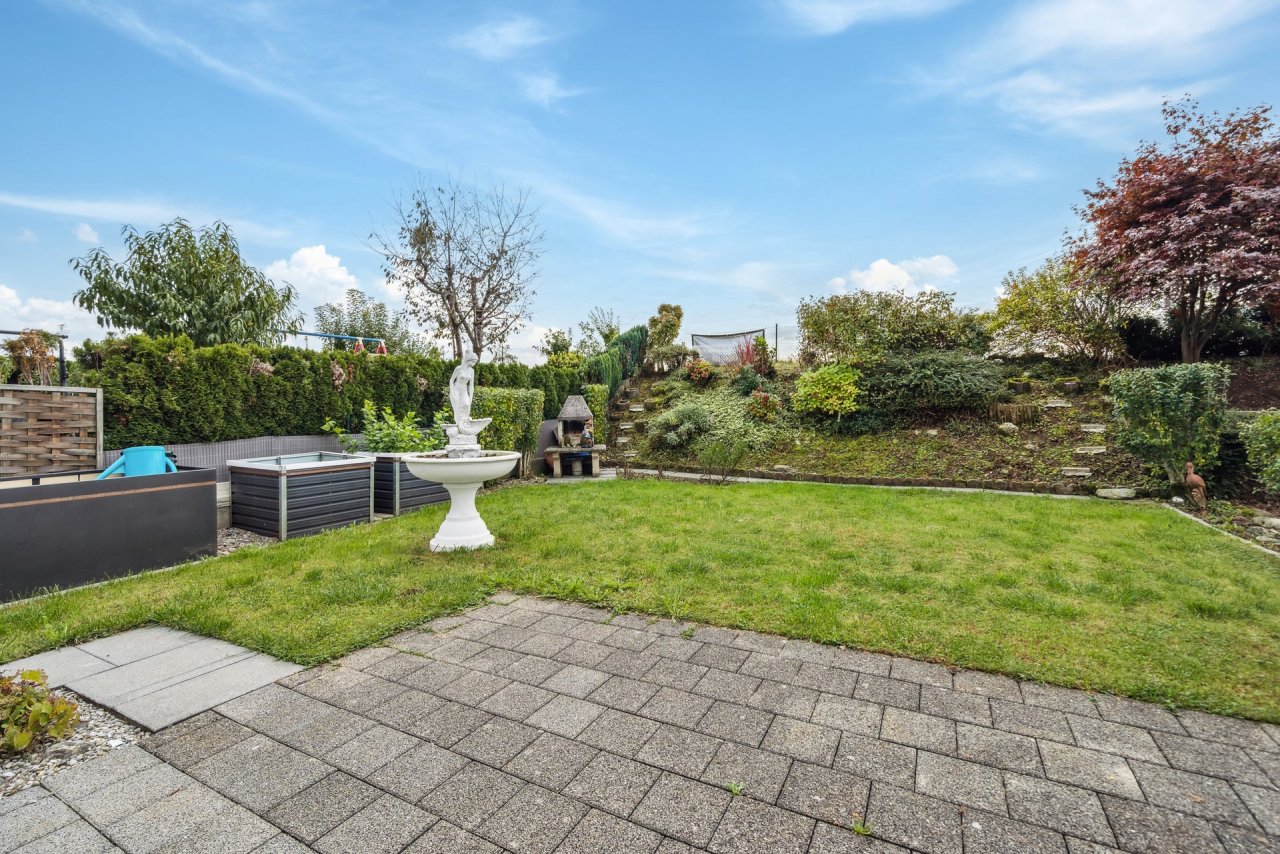 Grosses Reiheneckhaus mit viel Charme!