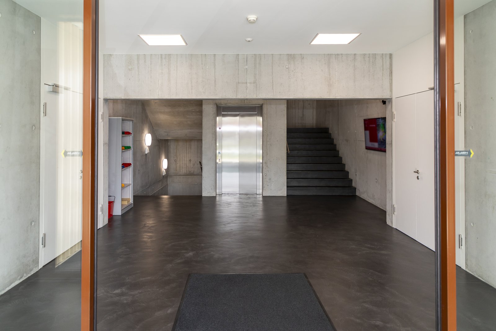 Neuwertiges und klimatisiertes Büro- Gewerbehaus