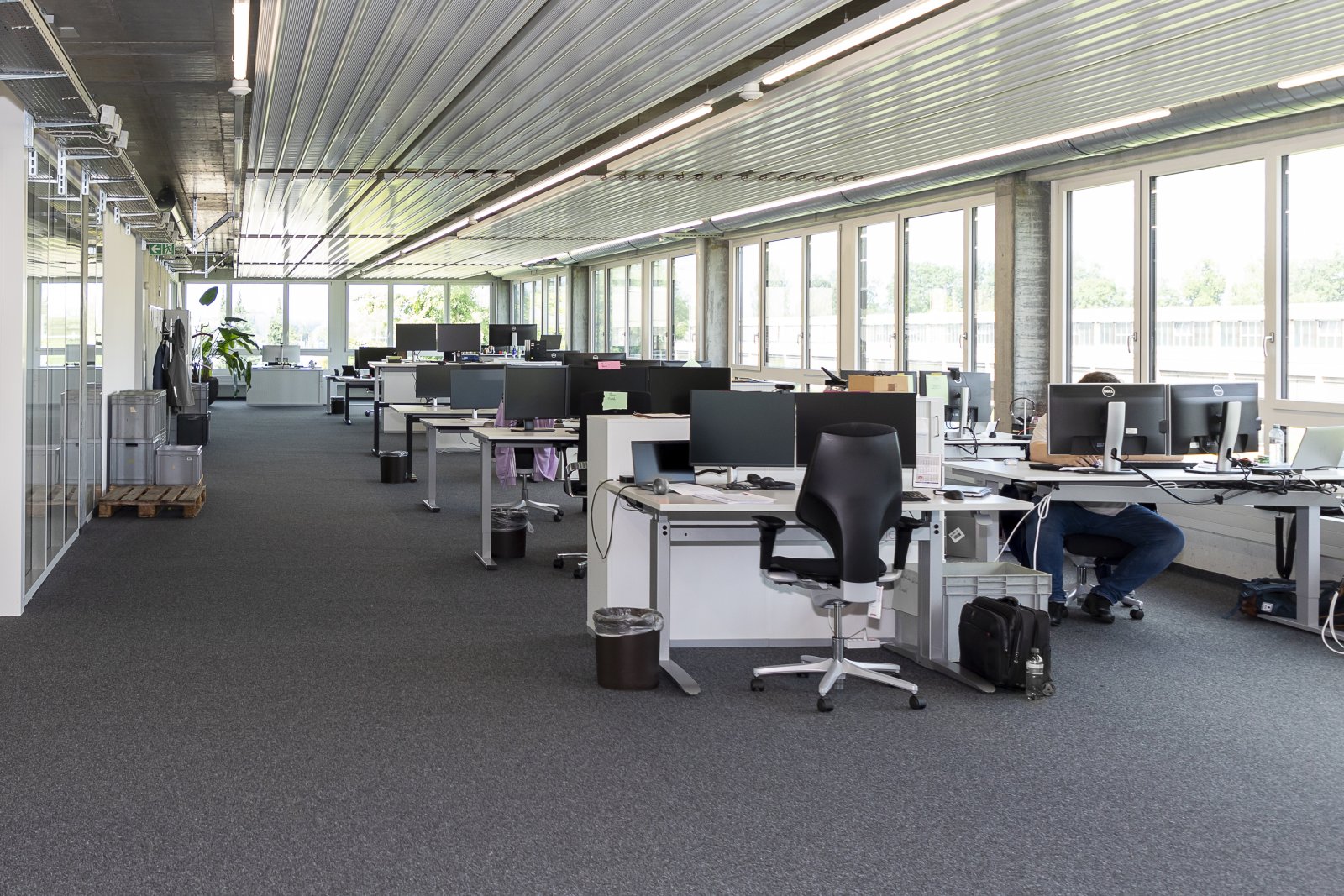 Neuwertiges und klimatisiertes Büro- Gewerbehaus