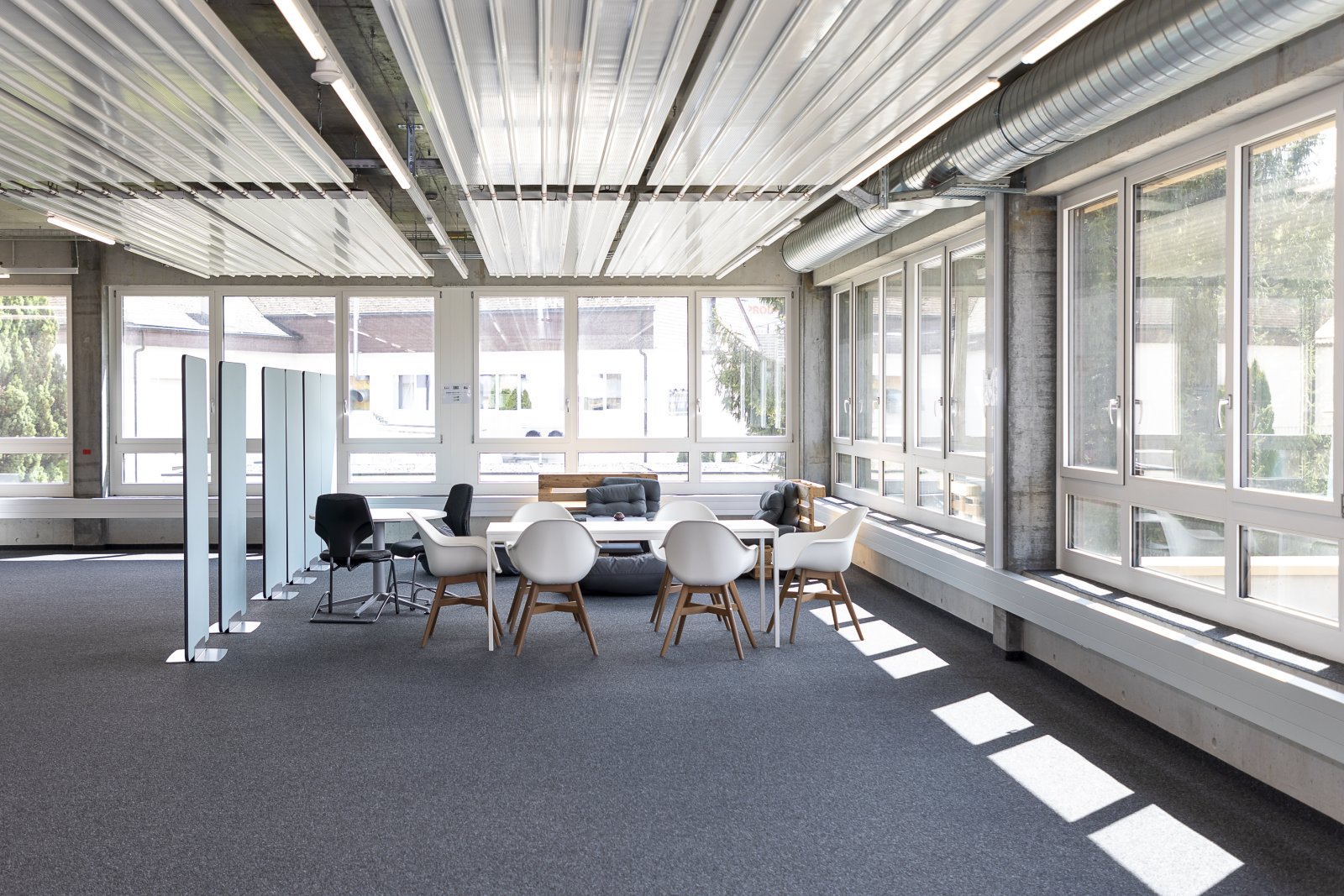 Neuwertiges und klimatisiertes Büro- Gewerbehaus
