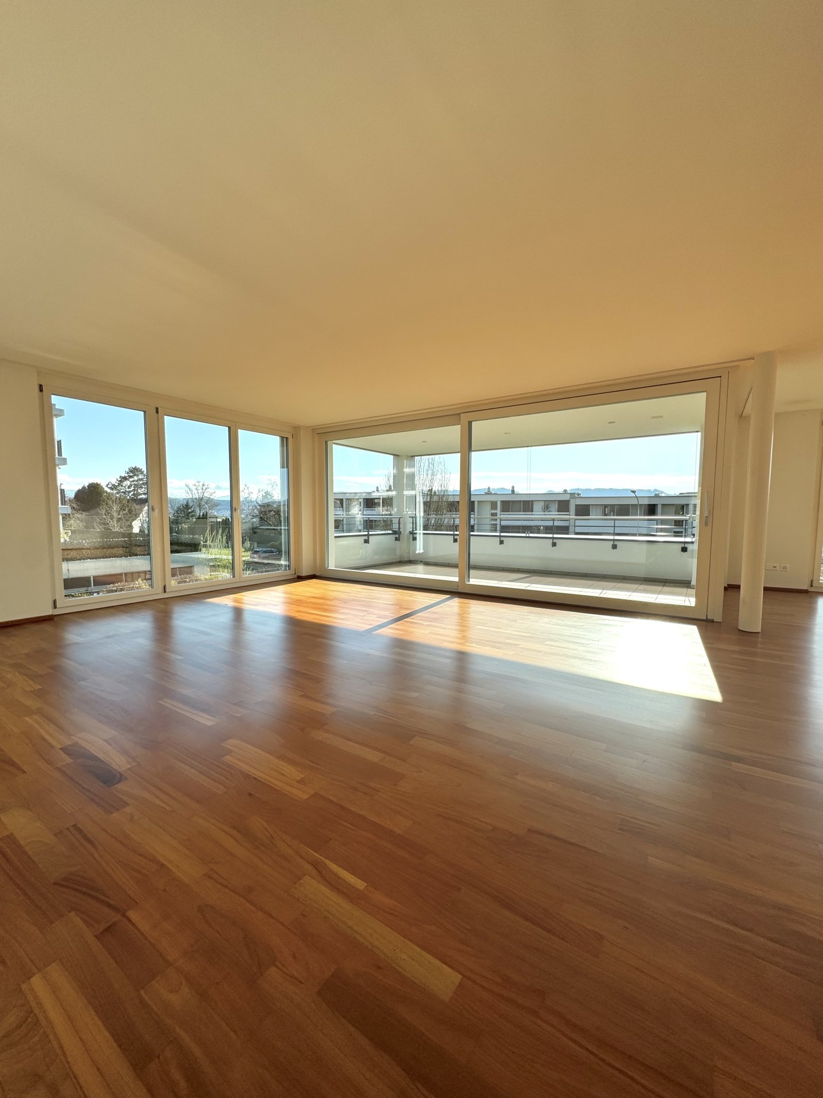 Luxuriöse Familienwohnung im Grünen von Herrliberg 