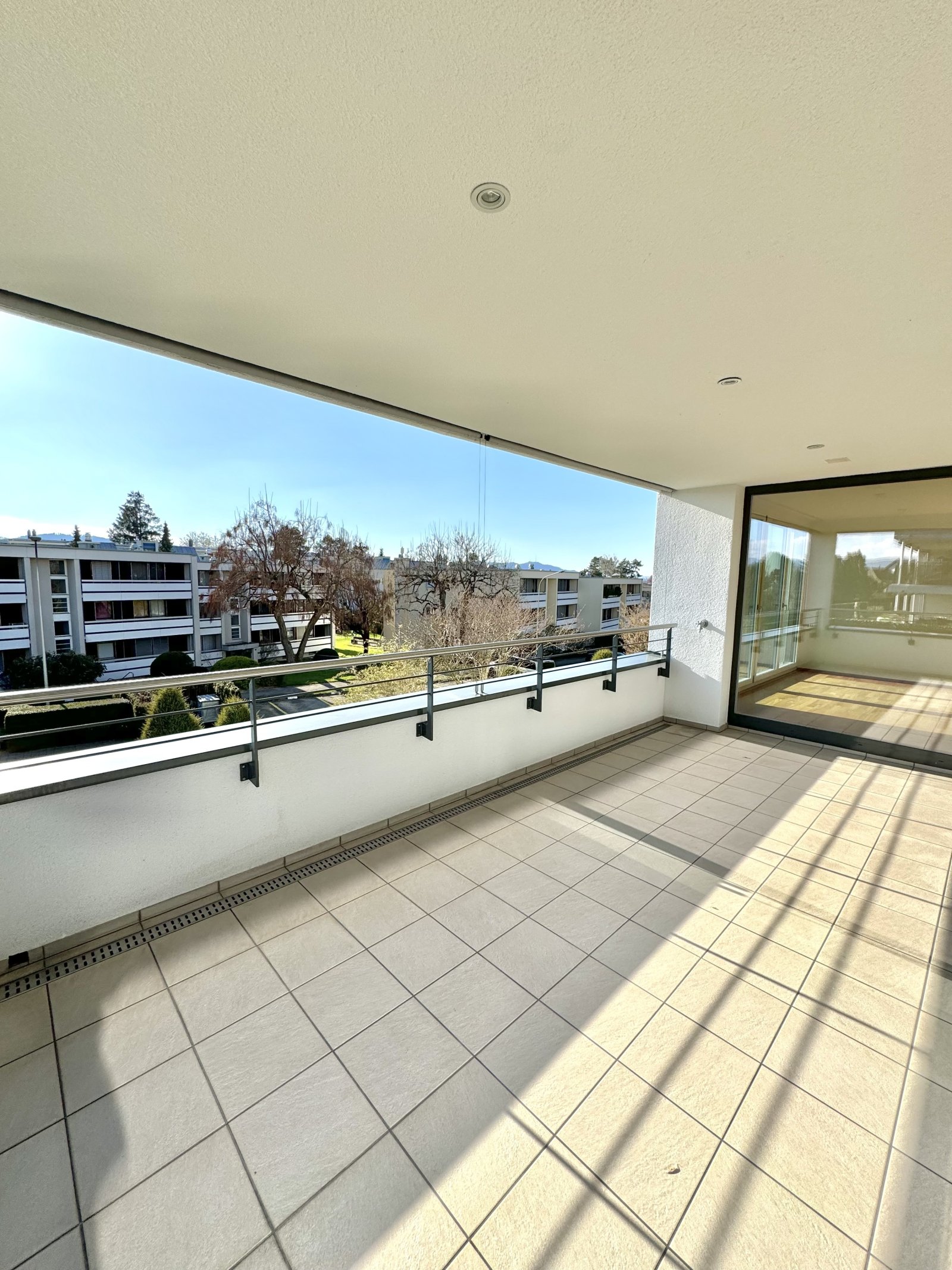 Luxuriöse Familienwohnung im Grünen von Herrliberg 