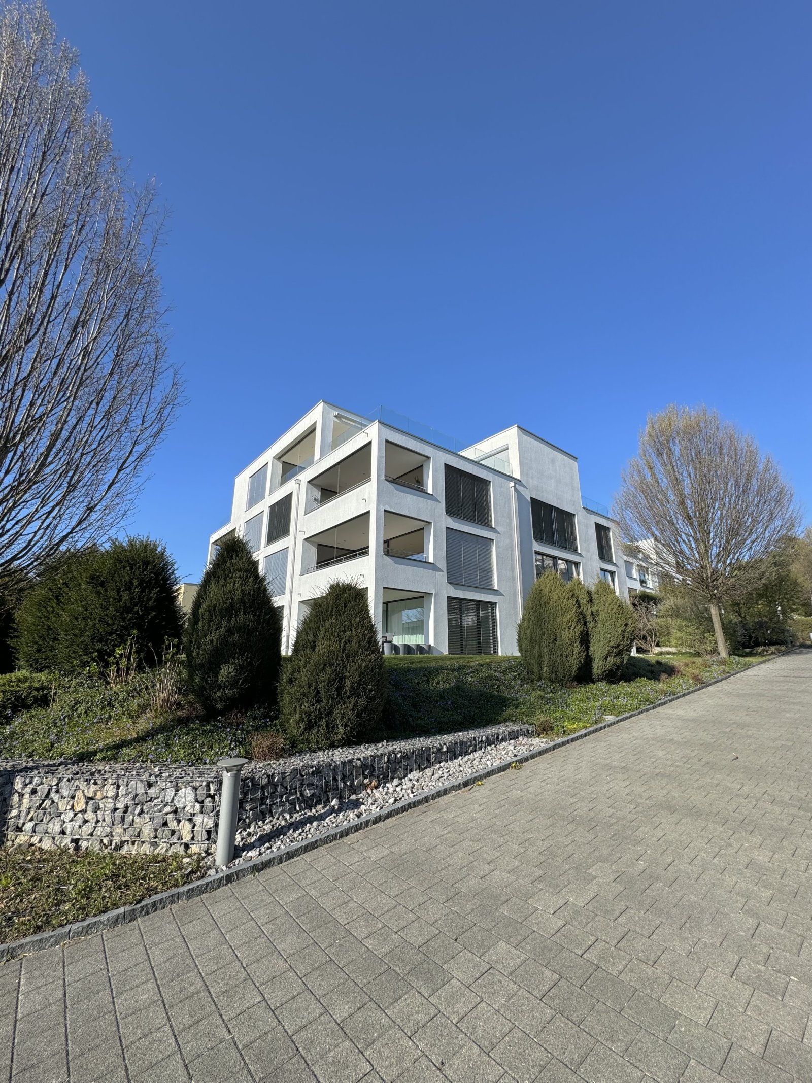 Luxuriöse Familienwohnung im Grünen von Herrliberg 
