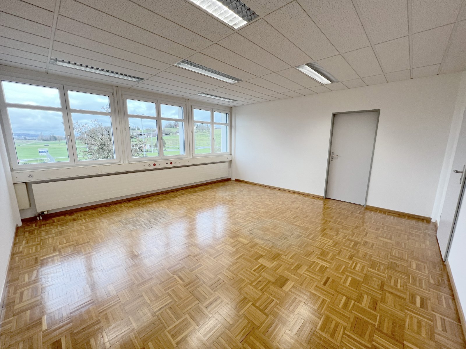 Helle Büroräume mit Aussicht im 3. Obergeschoss