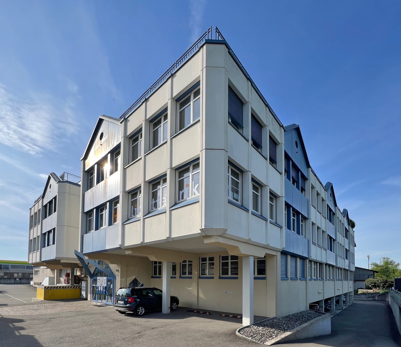 Helle Büroräume mit Aussicht im 3. Obergeschoss