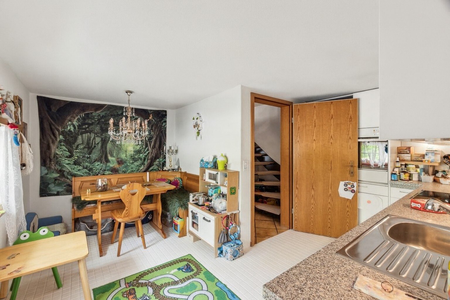 6,5 Zimmer-Haus mit Gewerberaum (94m2)