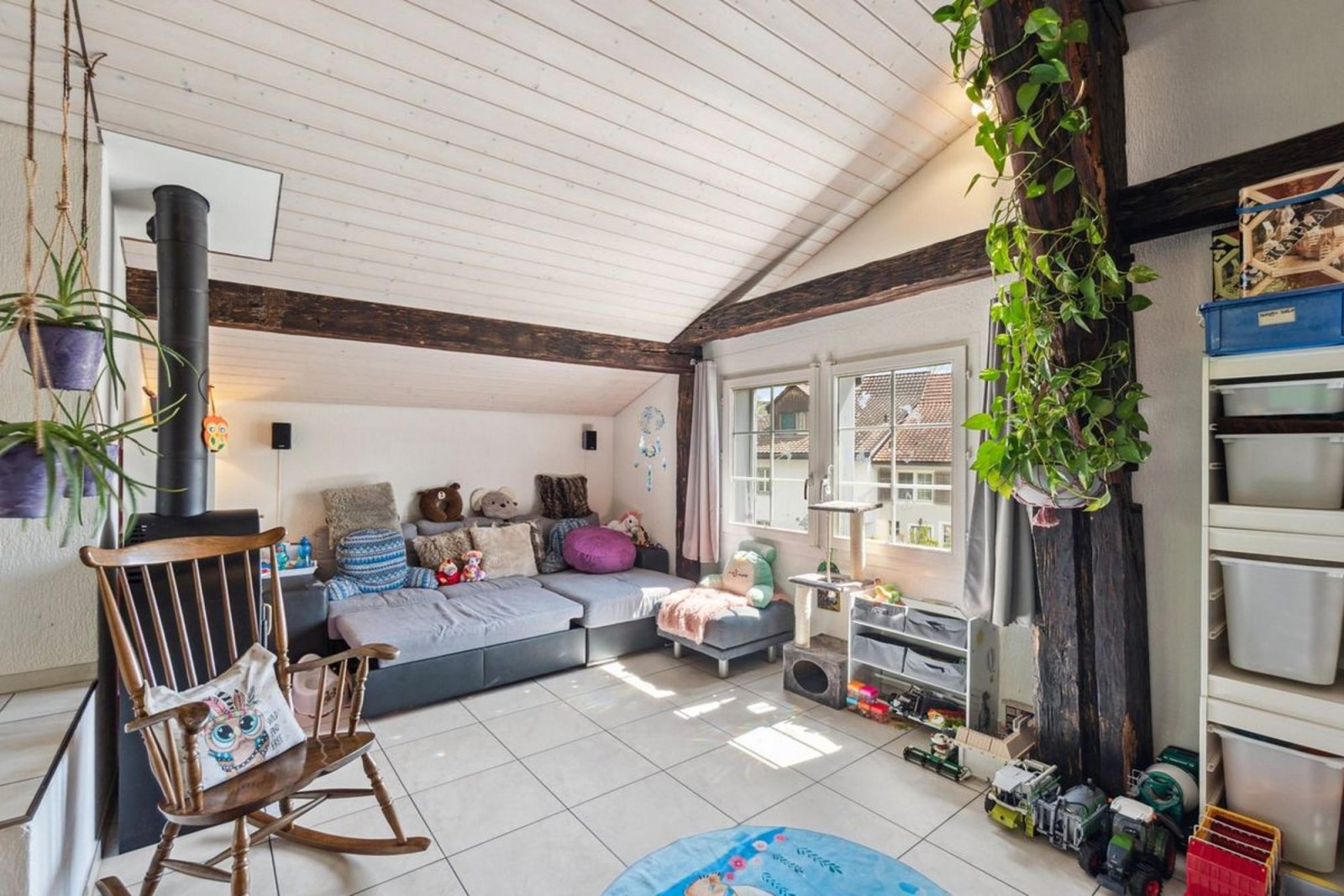 6,5 Zimmer-Haus mit Gewerberaum (94m2)