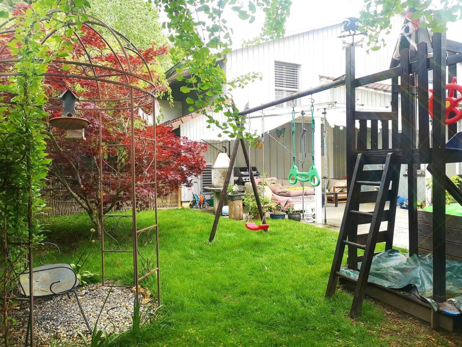 6,5 Zimmer-Haus mit Gewerberaum (94m2)