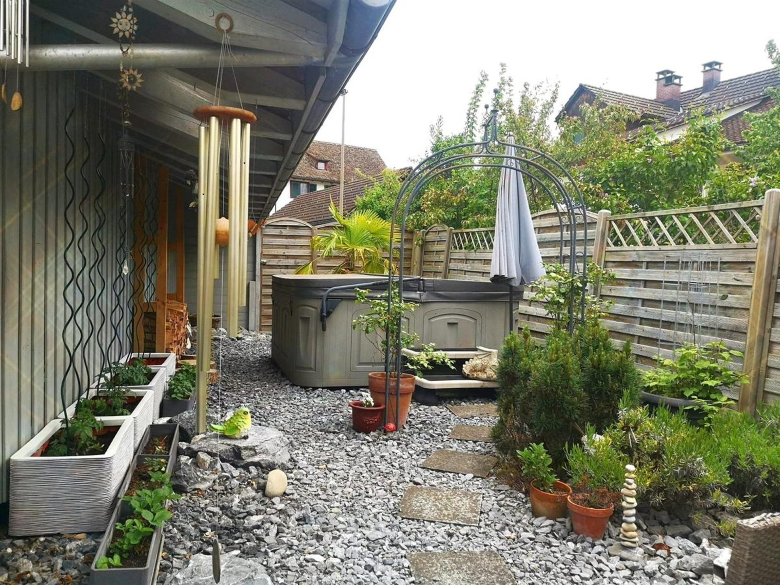 6,5 Zimmer-Haus mit Gewerberaum (94m2)