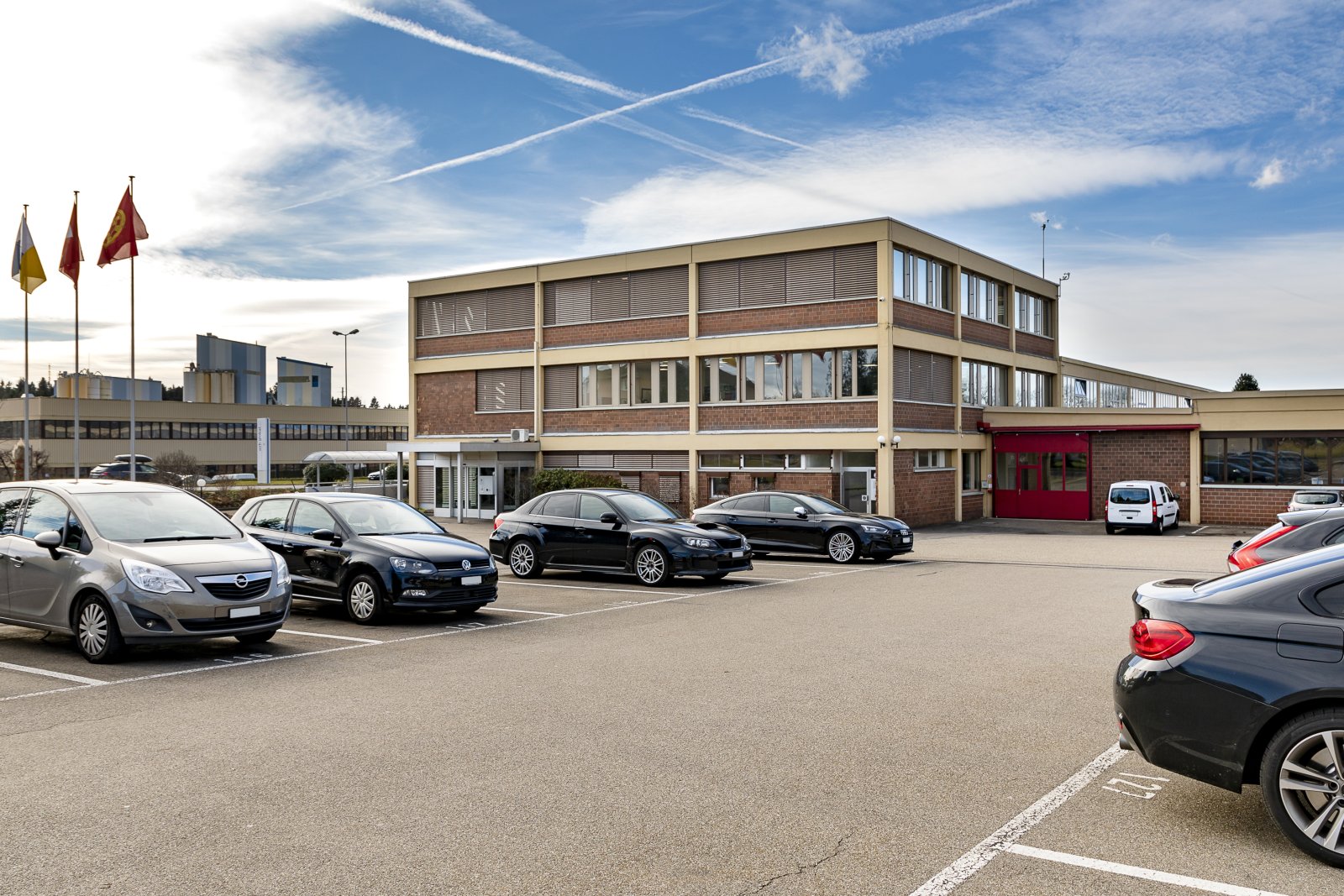 Optimaler Raum für Ihre Geschäftsidee – Industriehalle zur Miete in Hinwil