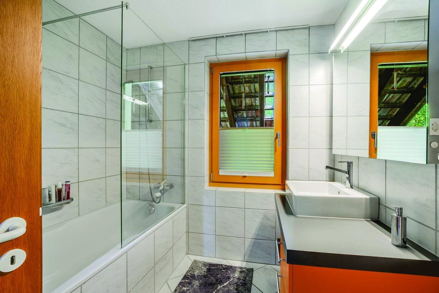 Ruhig gelegenes 4.5 Zimmer Doppeleinfamilienhaus mit Ausbaupotenzial!