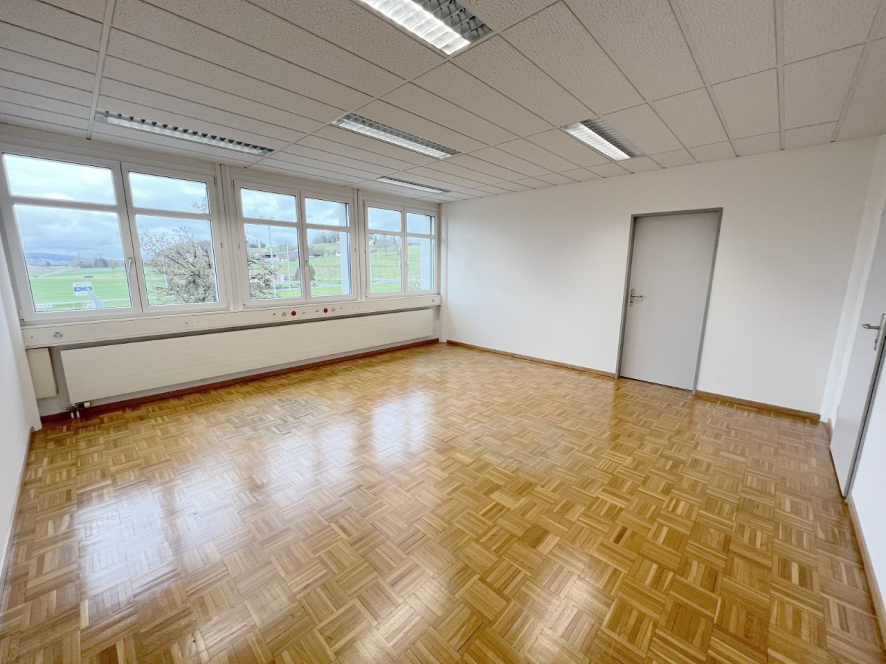 Büro.jpg Büro.jpg
