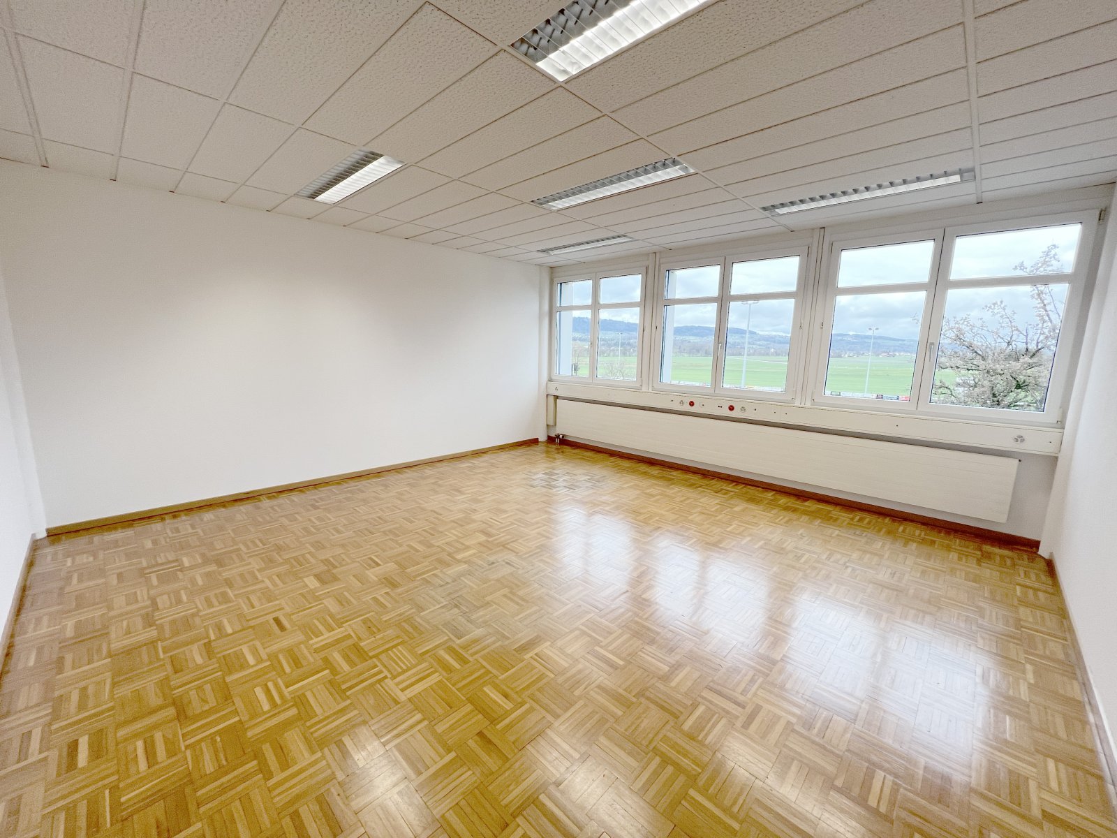 Büro.jpg Büro.jpg