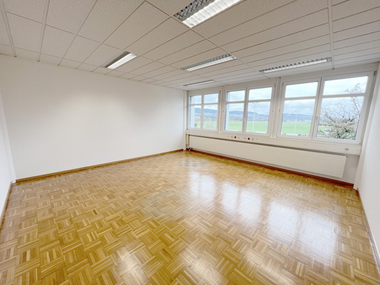 Büro.jpg Büro.jpg