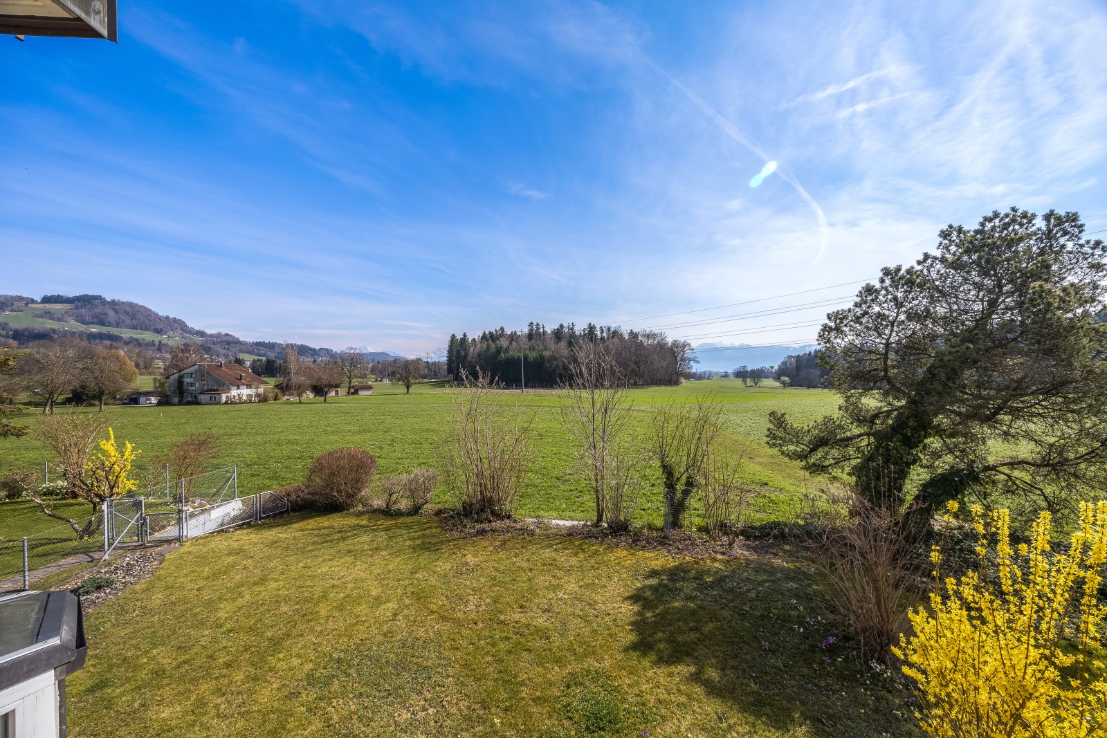 Gartenanlage mit Panoramablick ins Grüne