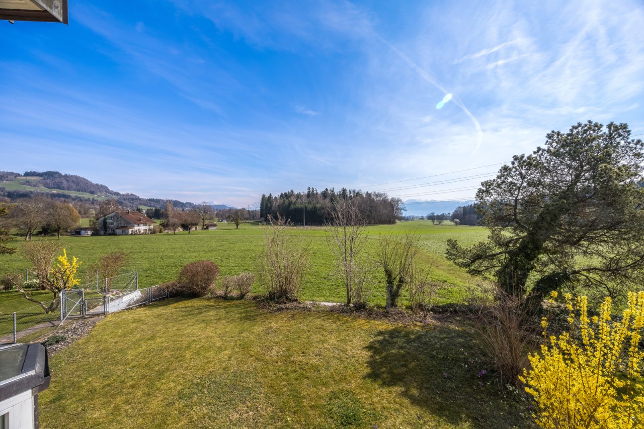 Gartenanlage mit Panoramablick ins Grüne
