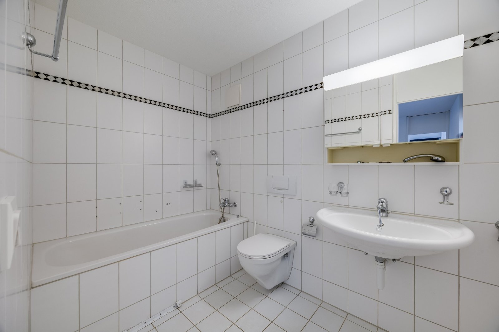  badezimmer-mit-badewanne