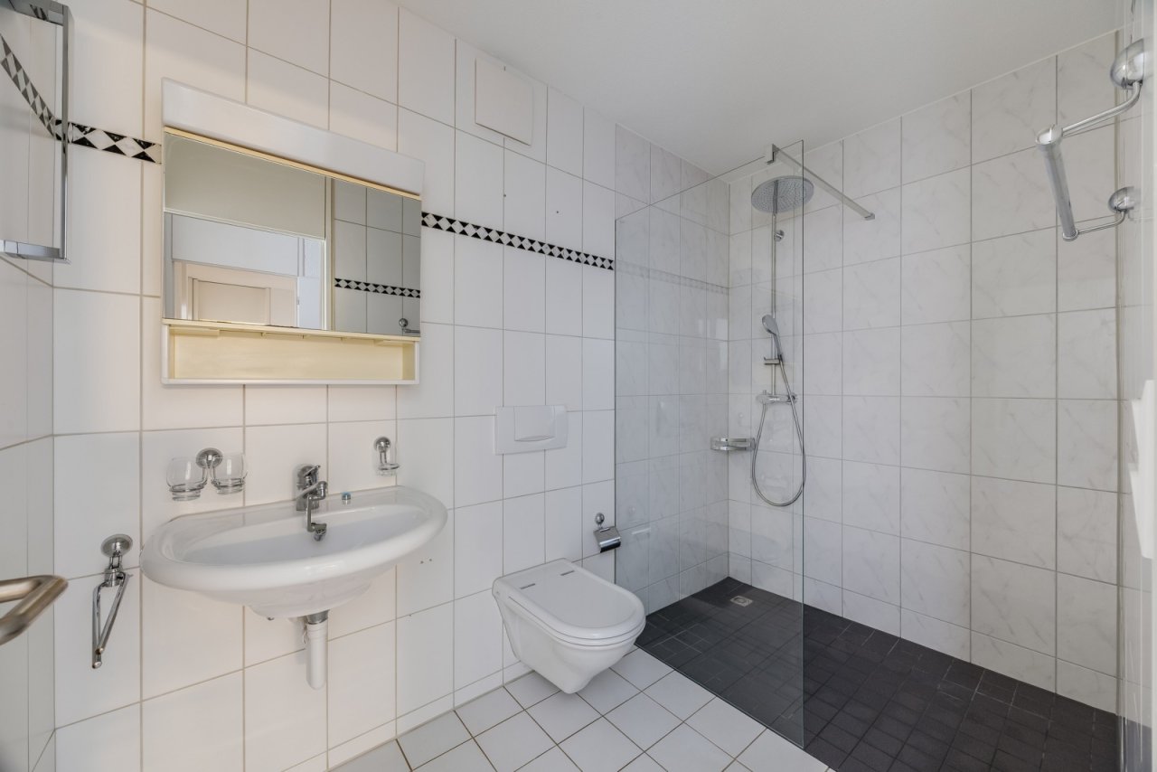  badezimmer-mit-dusche